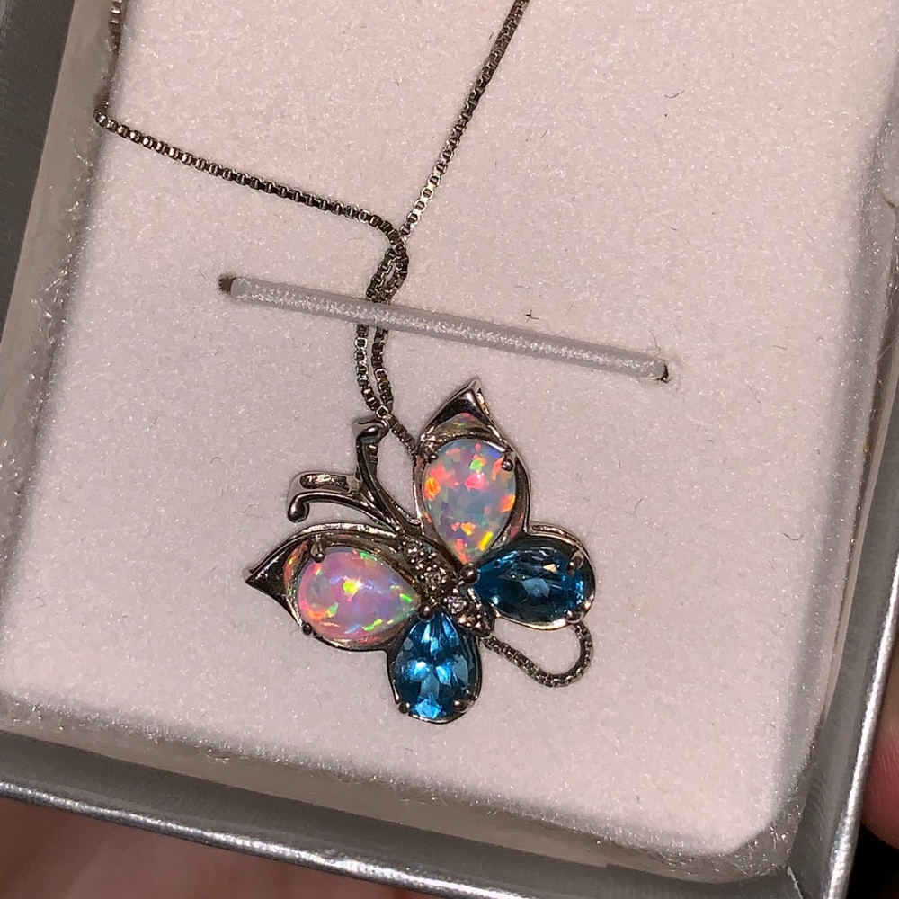 BRAND NEW butterfly silver neckalace